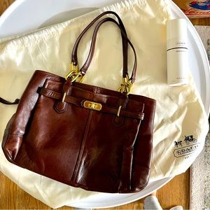 Coach Leather Purse - Chelsea Jayden